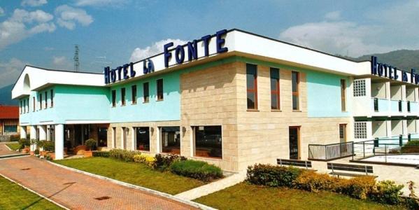 Ome La Fonte Hotel מראה חיצוני תמונה
