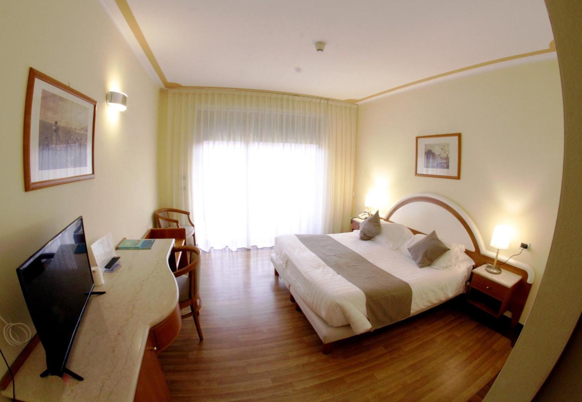Ome La Fonte Hotel מראה חיצוני תמונה
