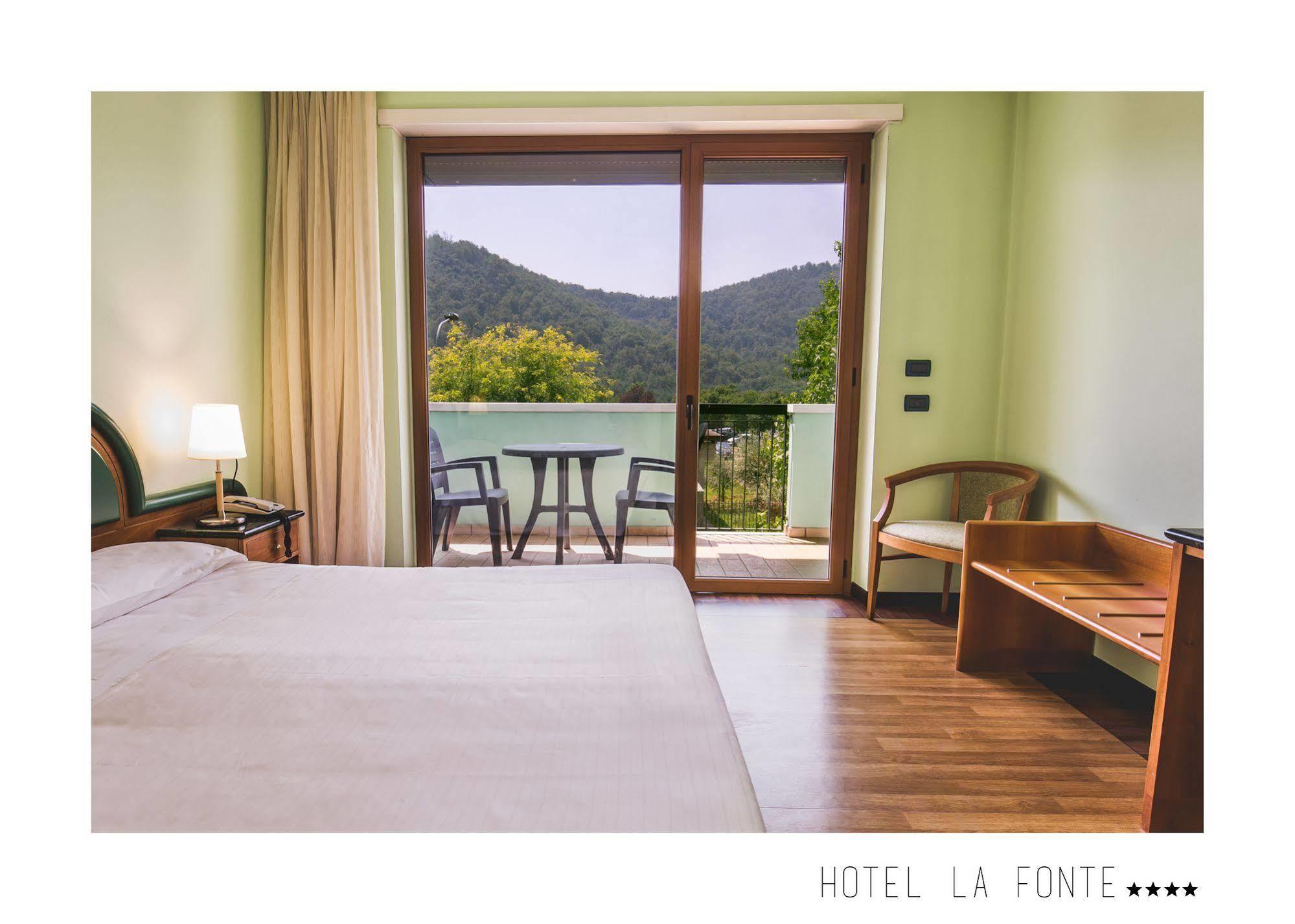Ome La Fonte Hotel מראה חיצוני תמונה