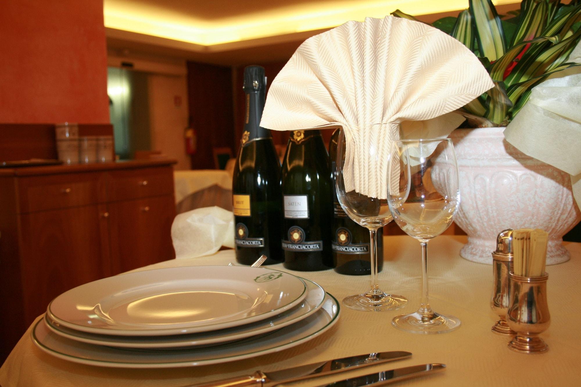 Ome La Fonte Hotel מראה חיצוני תמונה